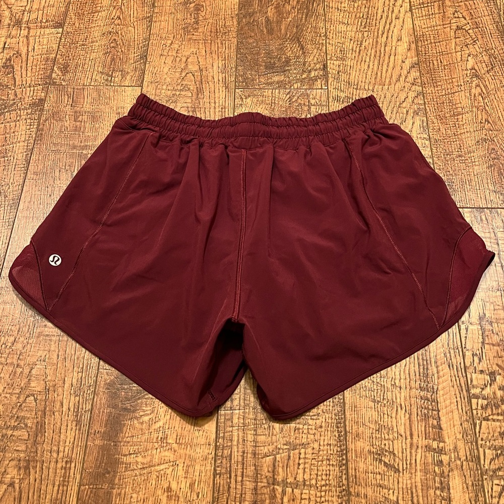 Lululemon Hotty Hot low rise lined 4” size 8 Tall